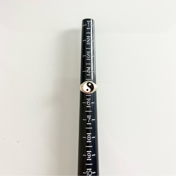 EVRY JEWELS YIN YANG "YOU COMPLETE ME" SILVER-PLATED SIGNET RING - Picture 12 of 13